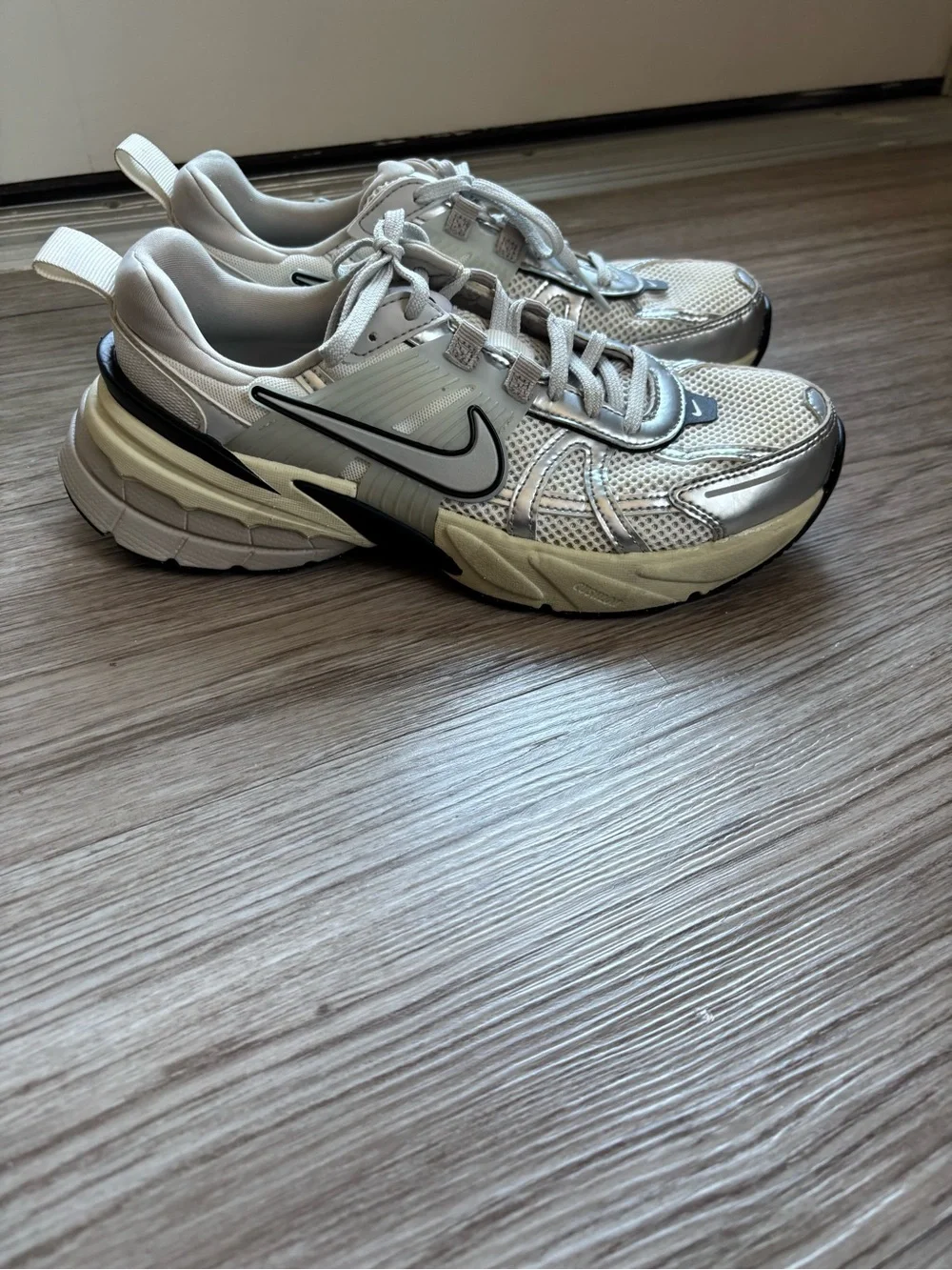 Nike Women’s V2K Running Shoe Cream and White Performance Sneakers Size 8.5